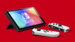 Nintendo Switch (OLED-Modell) mit Dock und weißen Joy-Con-Controllern – Bild 5